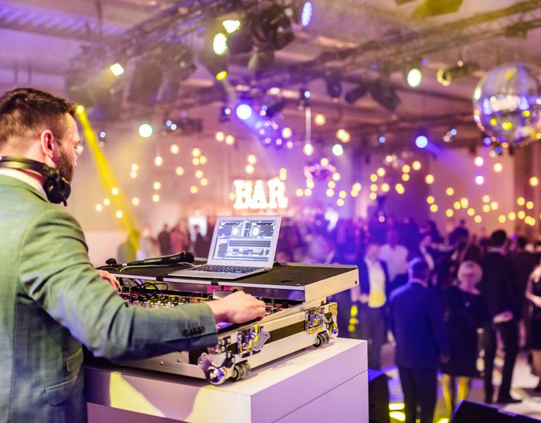 DJ für Firmenevent, Teambuildung, DJ Weihnachtsfeier Oldenburg, 