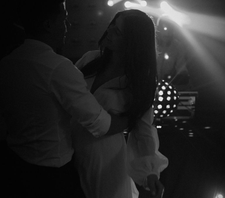 Brautpaar tanzt romantisch verliebt DJ Musik Hochzeitsdj Profi Oldenburg Ammerland Bremen Norderney Mallorca Hamburg Norddeutschland DJ Agentur