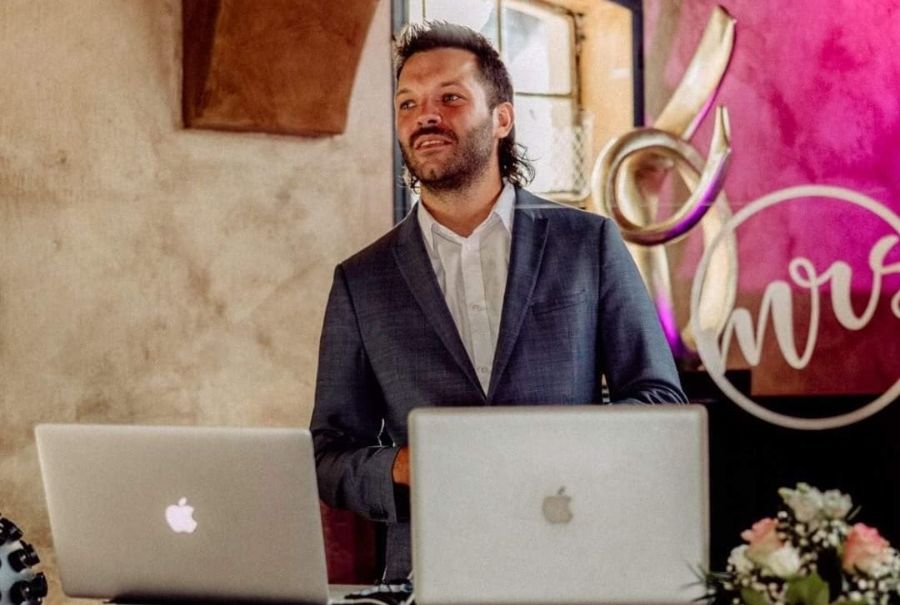 Hochzeit Gut Horn, DJ Oldenburg, DJ erfahrung Oldenburg, Profi DJ Oldenburg, Hochzeitsdj Oldenburg, Hochzeitsdj Bad Zwischenahn, DJ buchen Oldneburg, Musik für Hochzeitsfeier, heiraten auf Gut Horn, Hochzeitsmesse Gut Horn